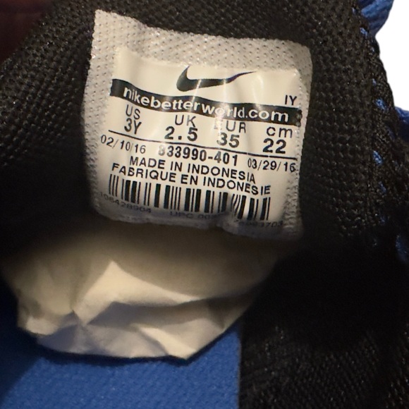 NIKE YOUTH FREE RUNNING BLUE WHITE BOYS SHOES SIZE 3Y - Picture 6 of 7